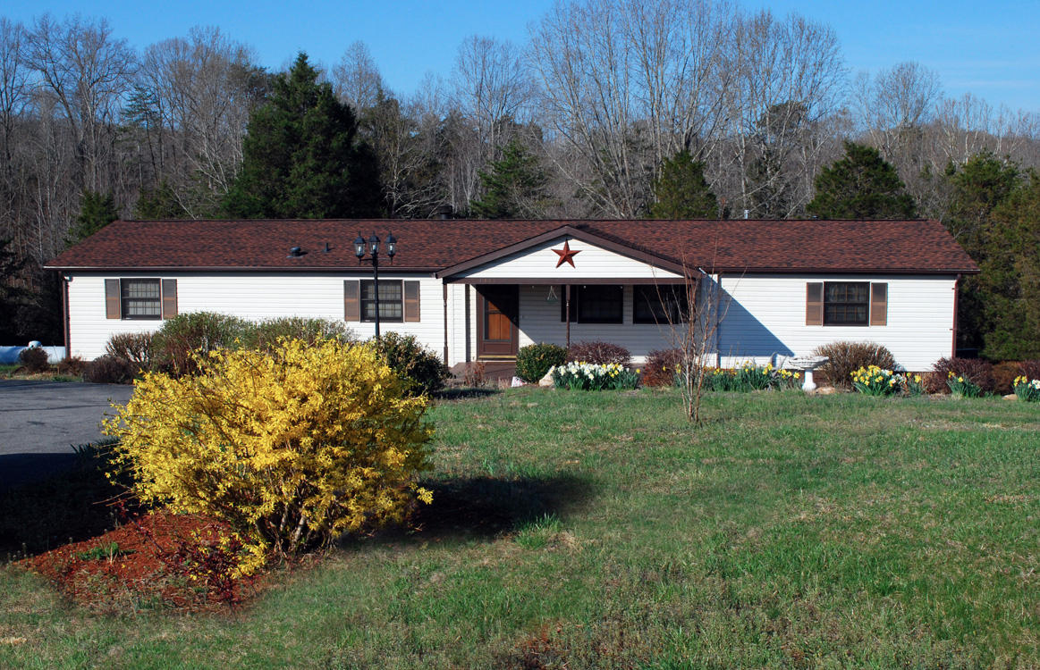 1331 Shoulder Run Road Moneta, VA 24121 - Photo 1 of 39 DSC_0091