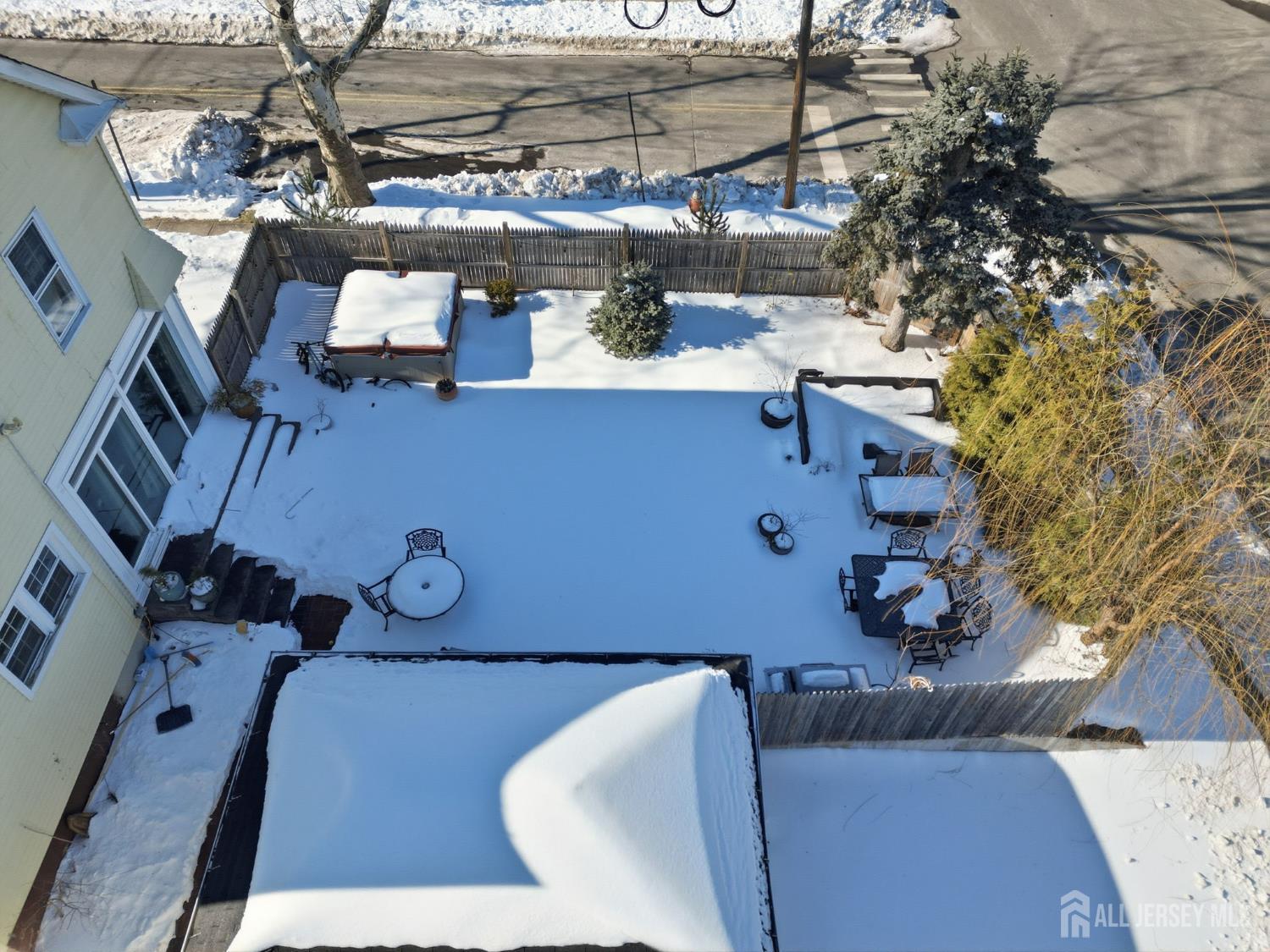 241 Hillside Road Elizabeth, NJ 07208 - Photo 27 of 33 a room with furniture and a potted plant