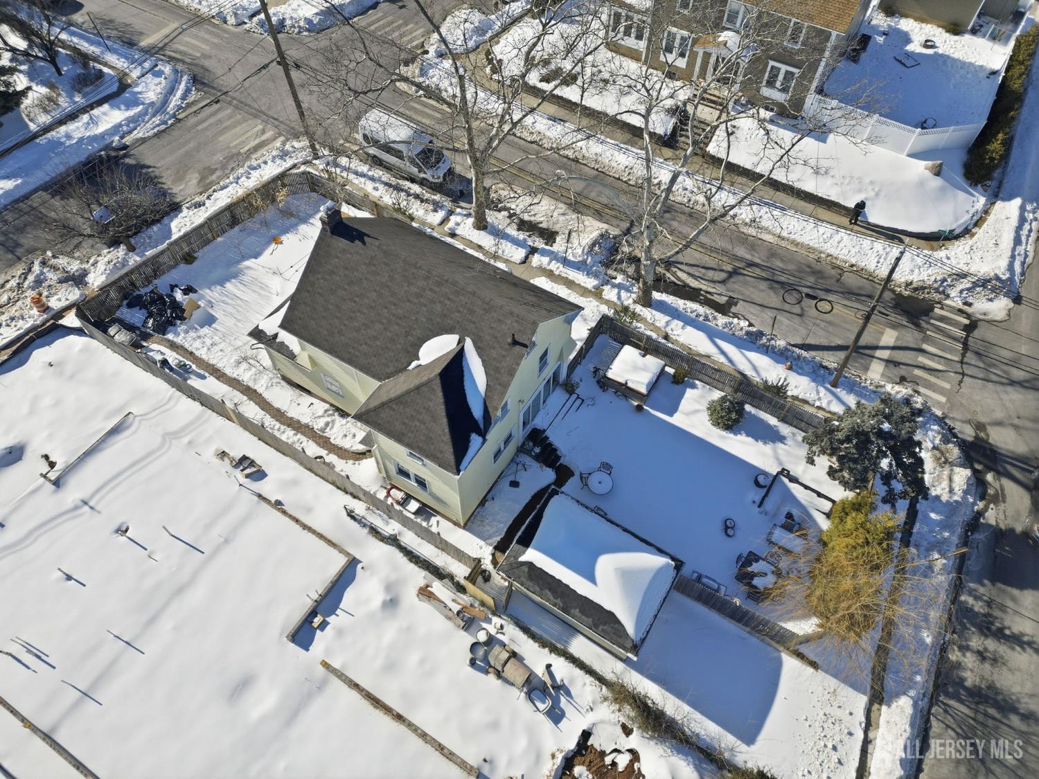 241 Hillside Road Elizabeth, NJ 07208 - Photo 28 of 33 an aerial view of a house with a yard