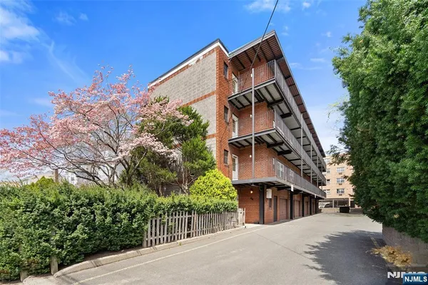 $1,550 | 64 Poplar Avenue, Unit A7, Hackensack, NJ 07601