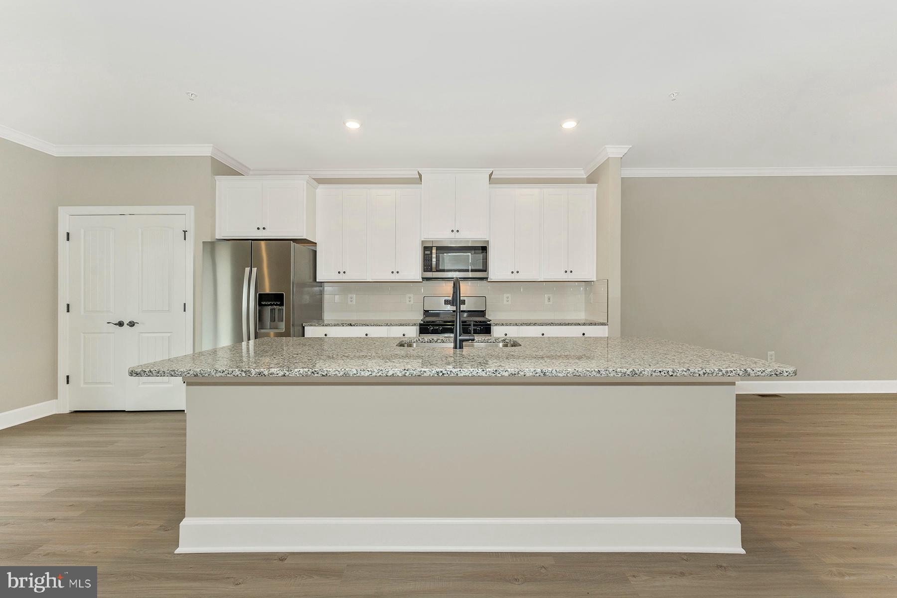509 Iverson Road Waynesboro, PA 17268 - Photo 8 of 26 Kitchen with Island