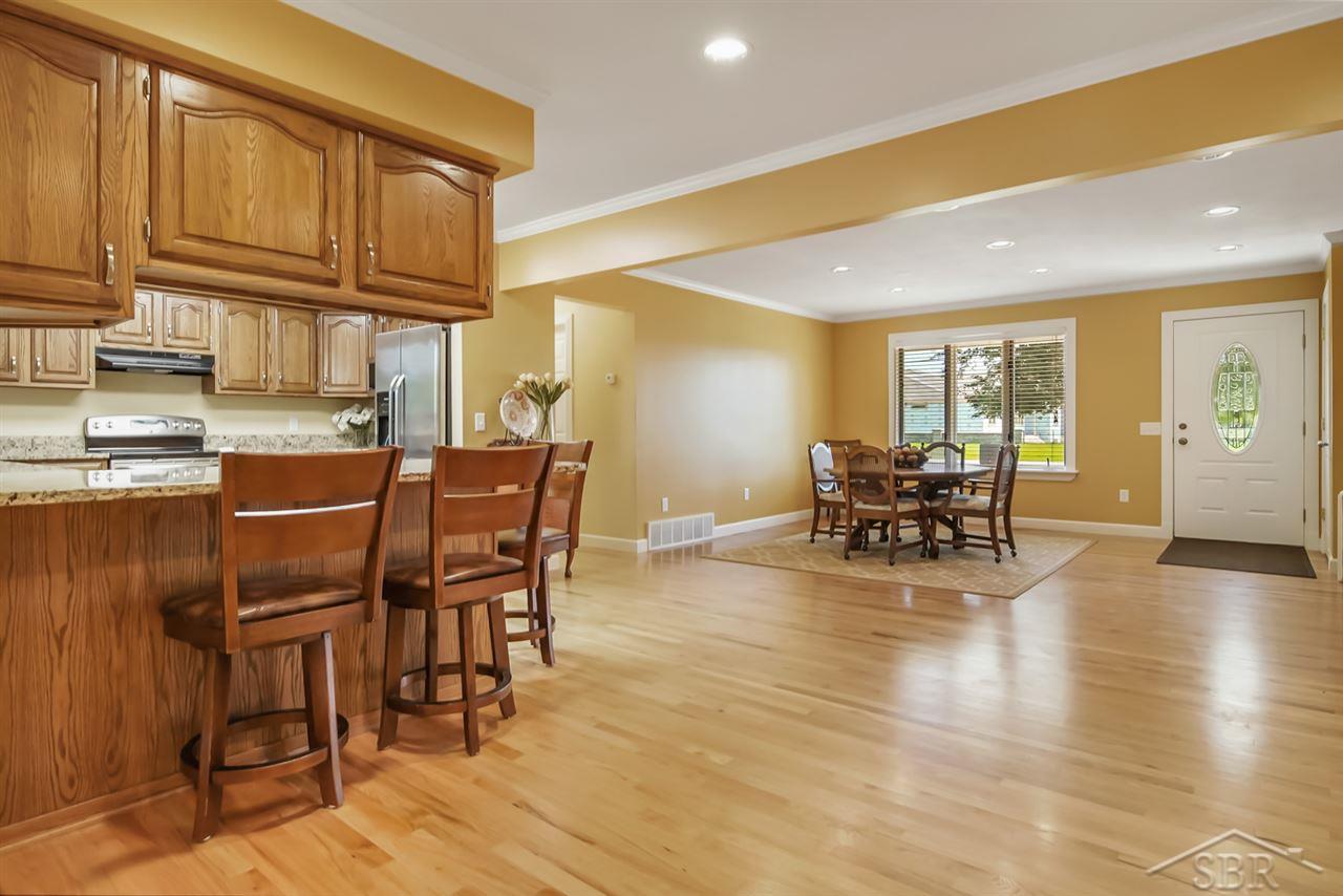 3411 Hackett Road Saginaw, MI 48603 - Photo 6 of 36 Counter Seating