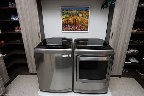 a view of a utility room with washer and dryer