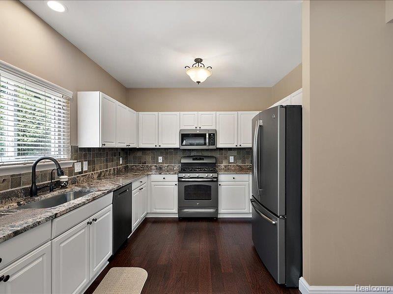 4884 Georgetown Drive Rochester, MI 48306 - Photo 23 of 77