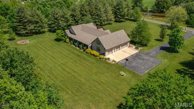 $610,000 | 101 Deer Hollow Lane, Litchfield, IL 62056