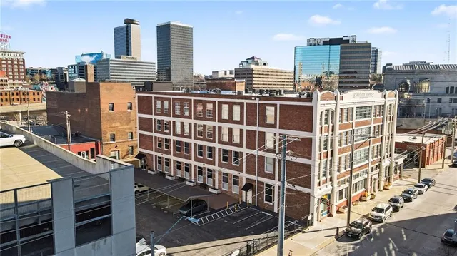 $274,900 | 2029 Wyandotte Street, Unit 410, Kansas City, MO 64108