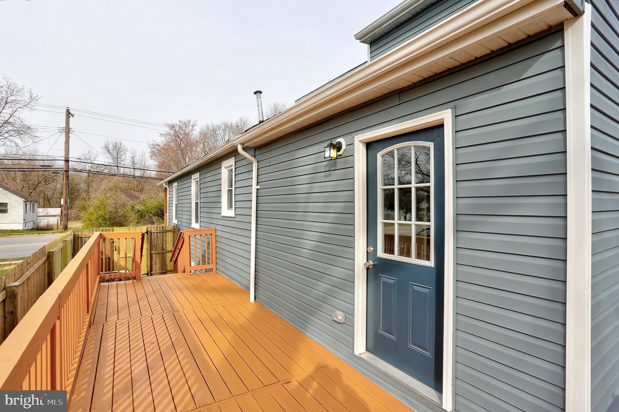 401 Middle River Road Baltimore, MD 21220 - Photo 20 of 32 Side view of deck