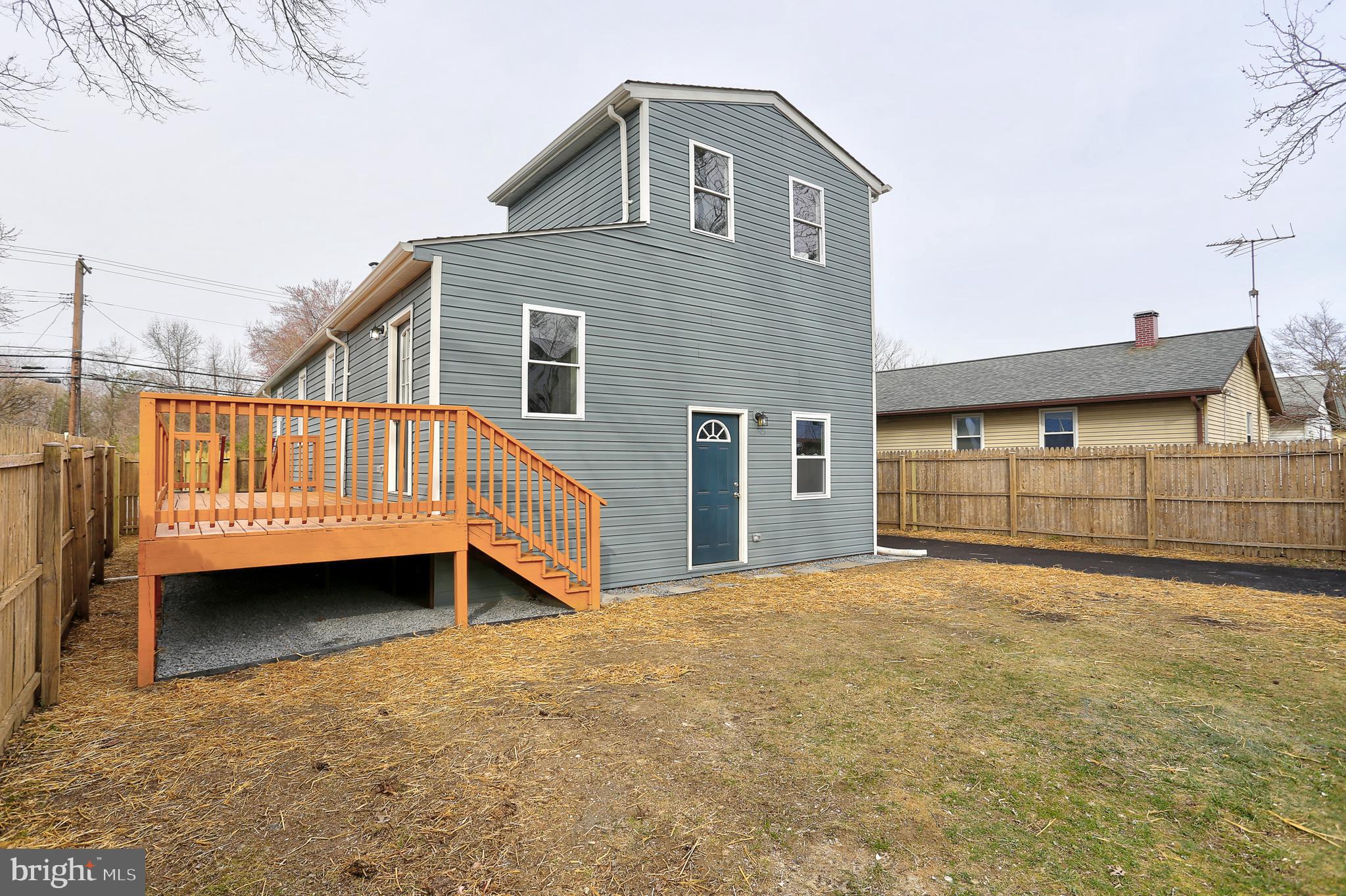 401 Middle River Road Baltimore, MD 21220 - Photo 26 of 32 Rear showing deck
