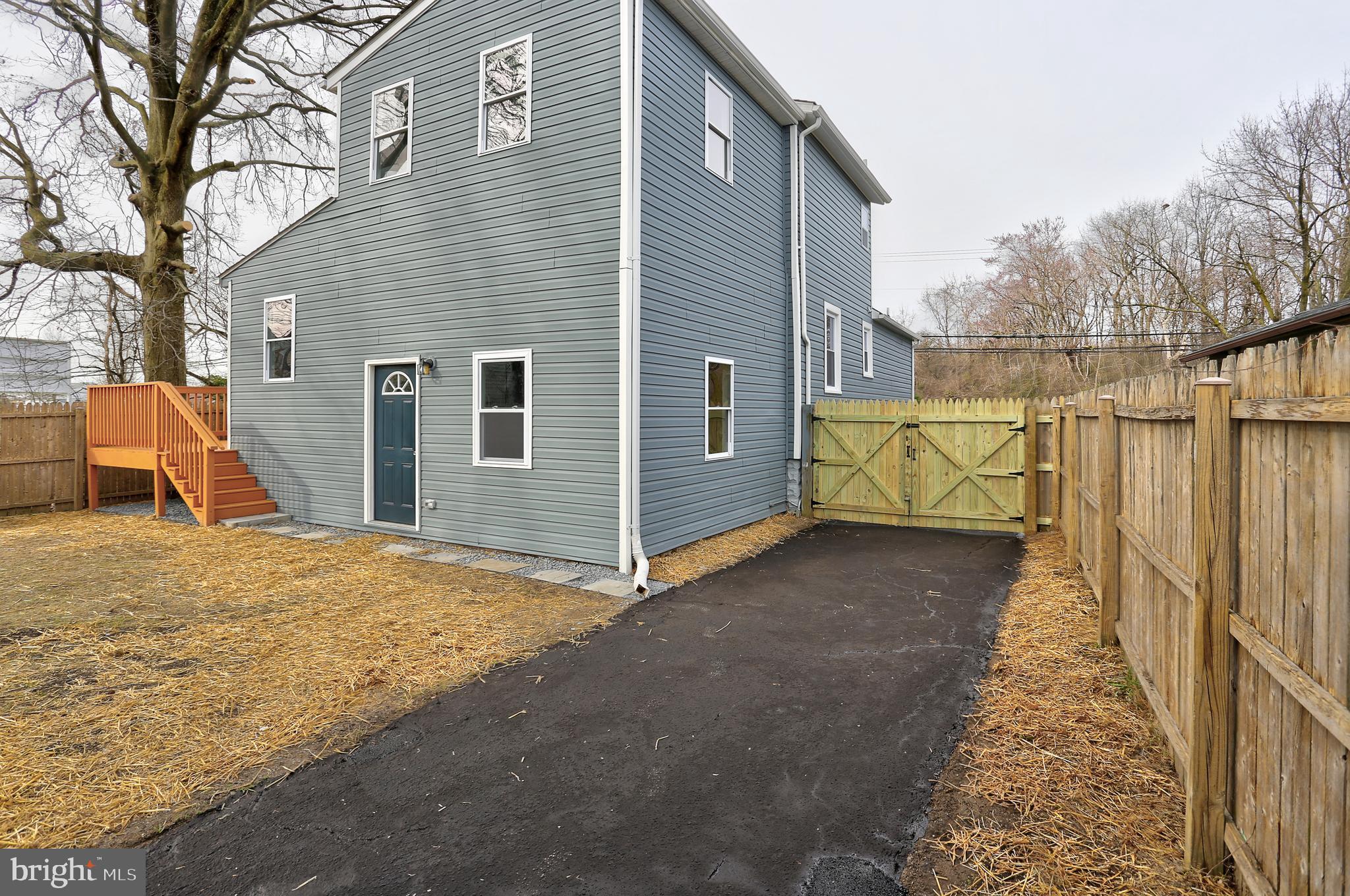 401 Middle River Road Baltimore, MD 21220 - Photo 27 of 32 Driveway