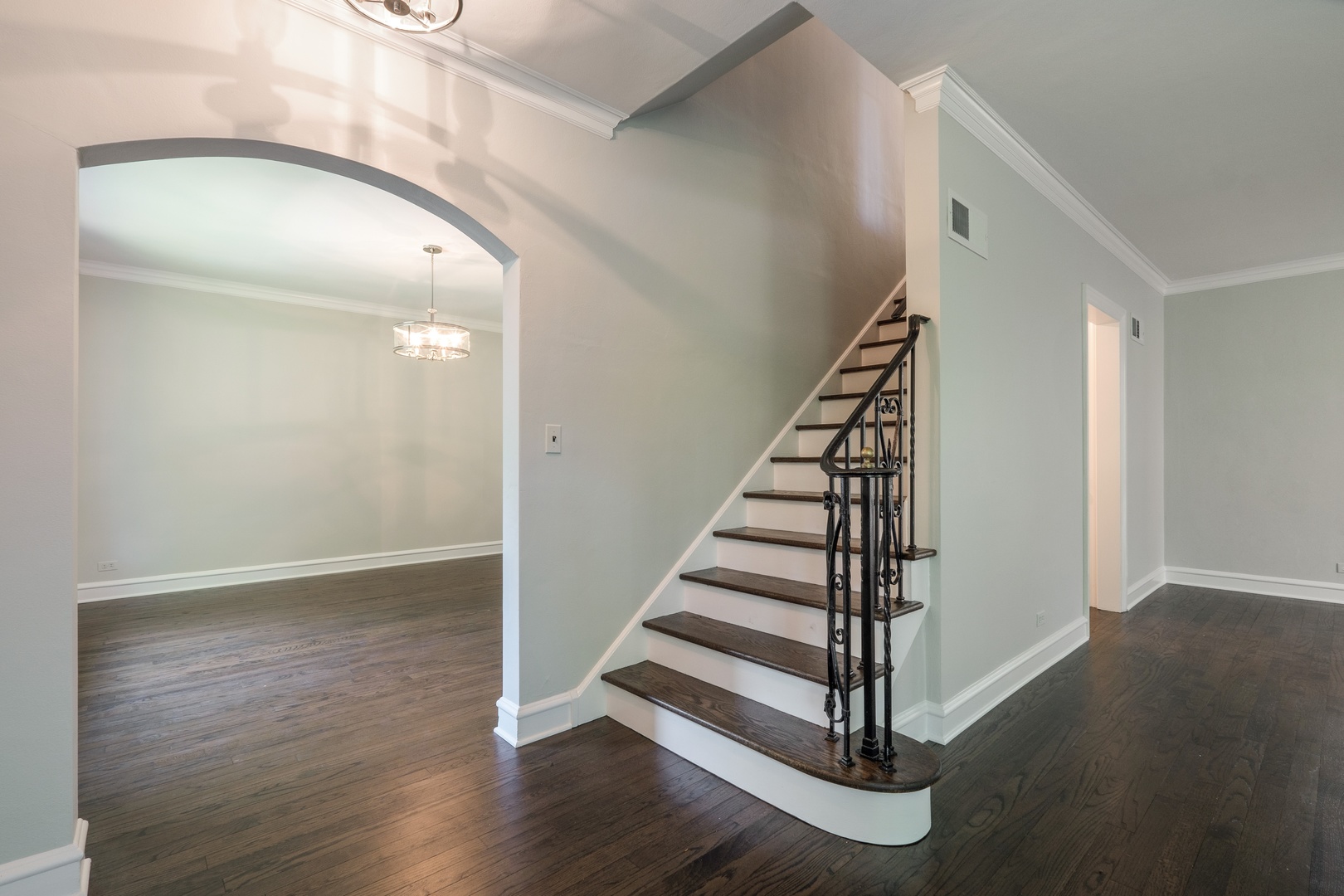 903 Seneca Road Wilmette, IL 60091 - Photo 11 of 19