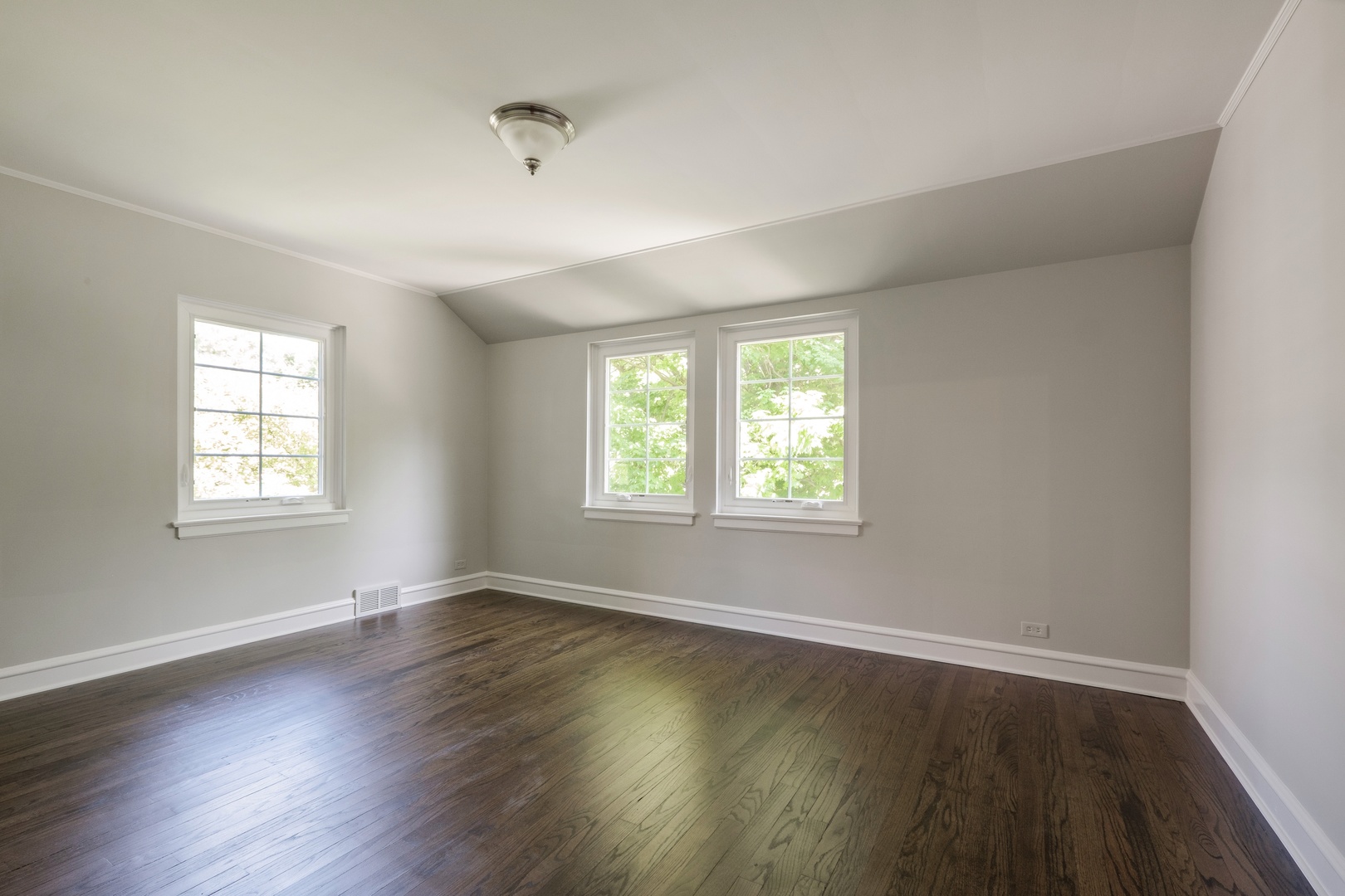 903 Seneca Road Wilmette, IL 60091 - Photo 13 of 19