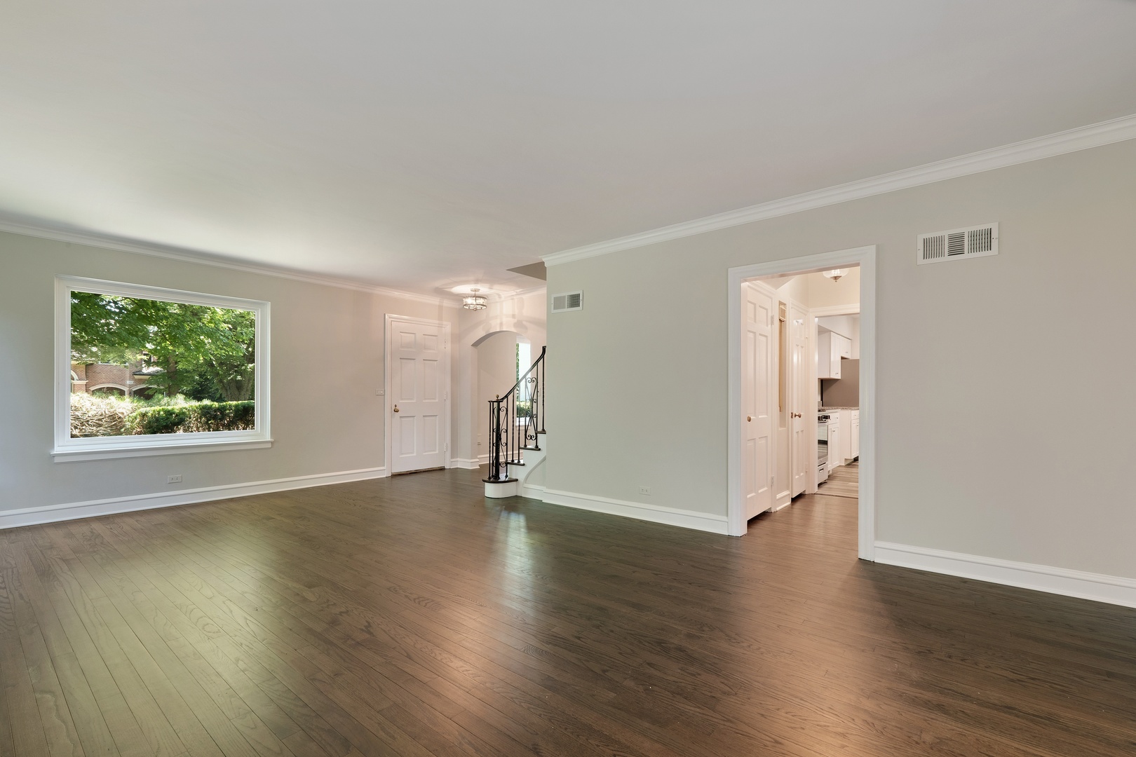 903 Seneca Road Wilmette, IL 60091 - Photo 3 of 19
