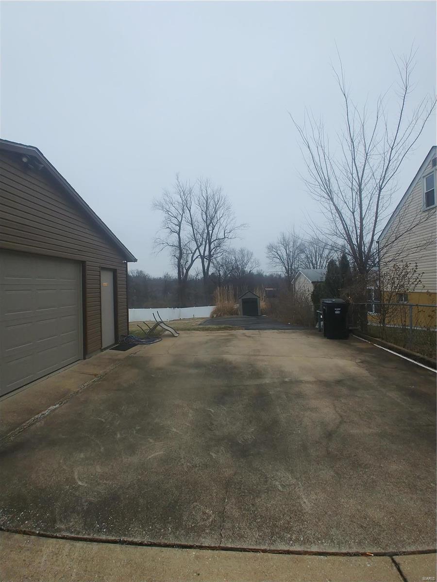 547 Forder Road St. Louis, MO 63129 - Photo 2 of 4 Gallery Image 2
