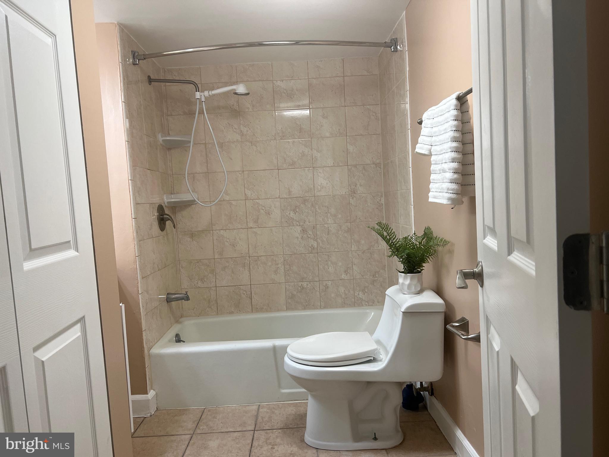 17824 Buehler Road, Unit 2G4 Olney, MD 20832 - Photo 23 of 29 Bathroom