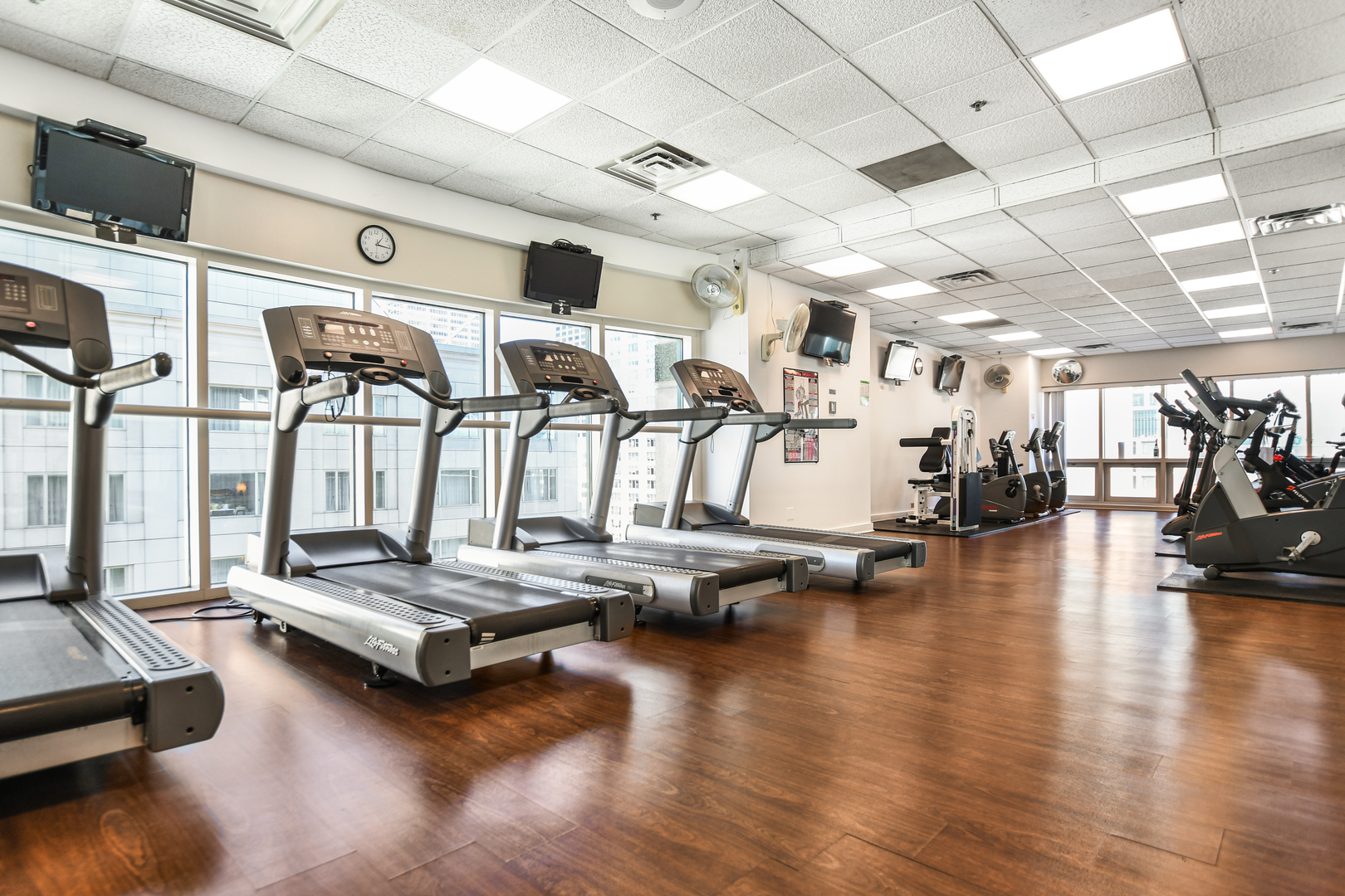 100 East Huron Street, Unit 4002 Chicago, IL 60611 - Photo 45 of 49 a view of a room with gym equipment