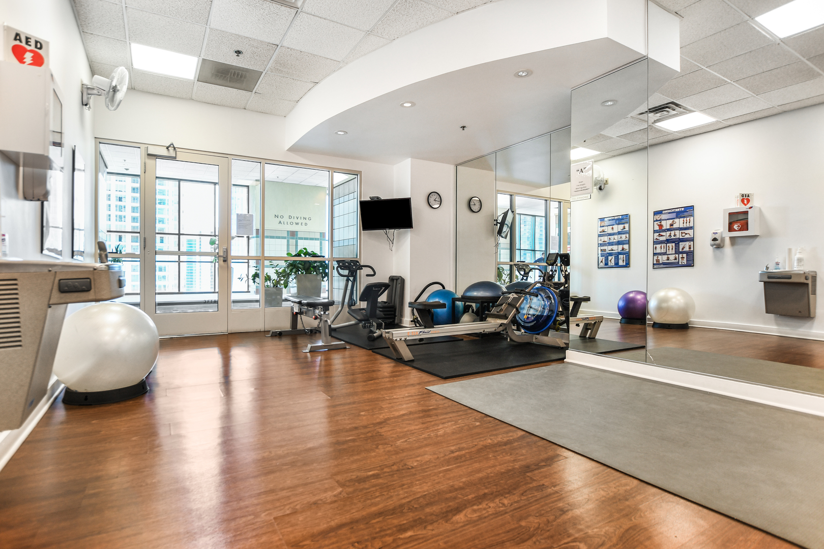 100 East Huron Street, Unit 4002 Chicago, IL 60611 - Photo 47 of 49 a living room with furniture and a large window