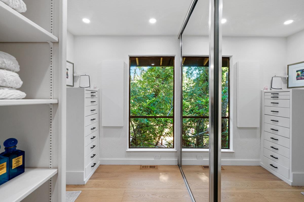 27 Oakwood Road Orinda, CA 94563 - Photo 35 of 61 a view of room with window and cabinet