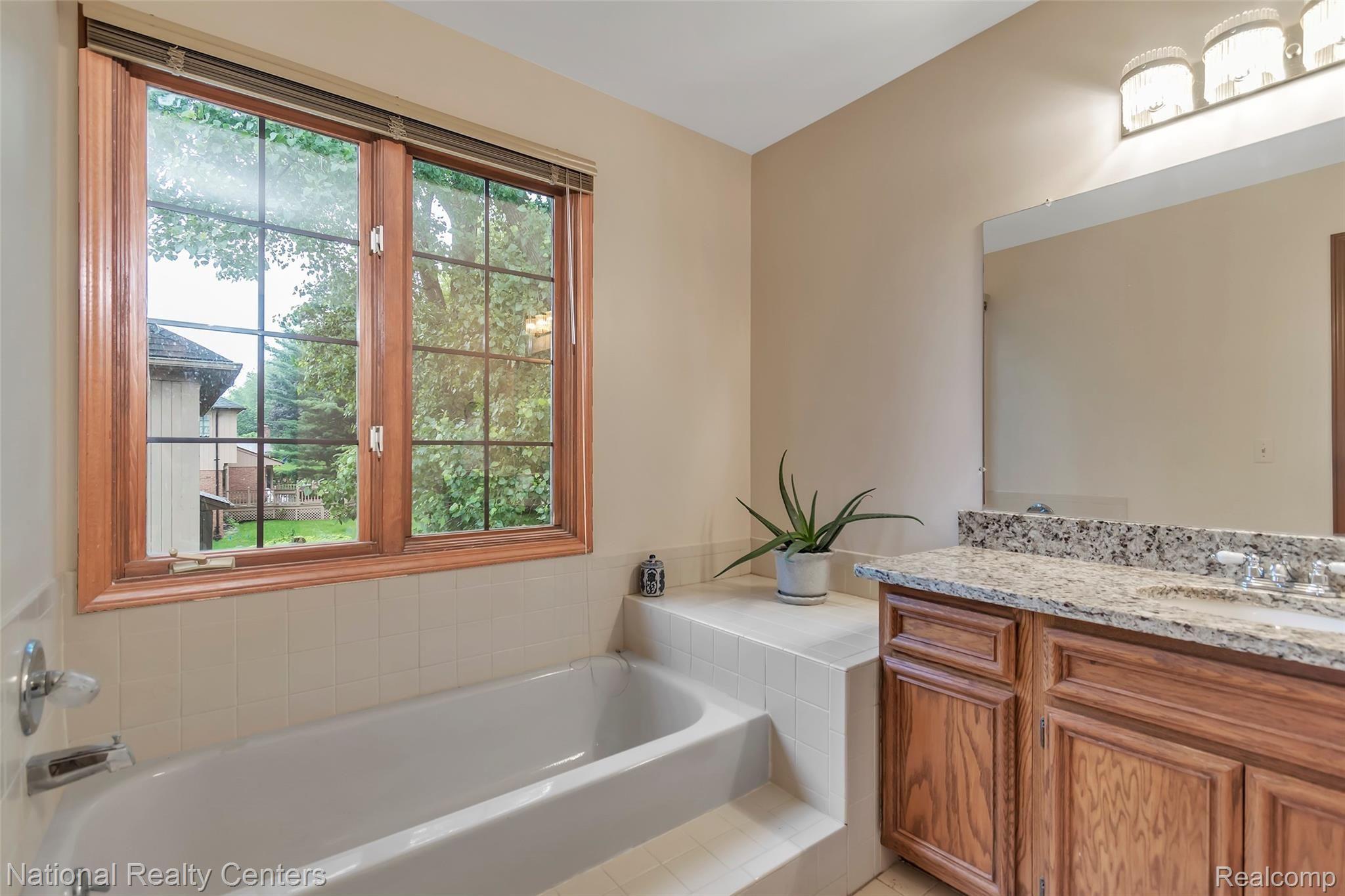 755 Stanford Circle Rochester, MI 48309 - Photo 37 of 47 755-Stanford-Cr-Rochester-Hills-MI-37.jpg
