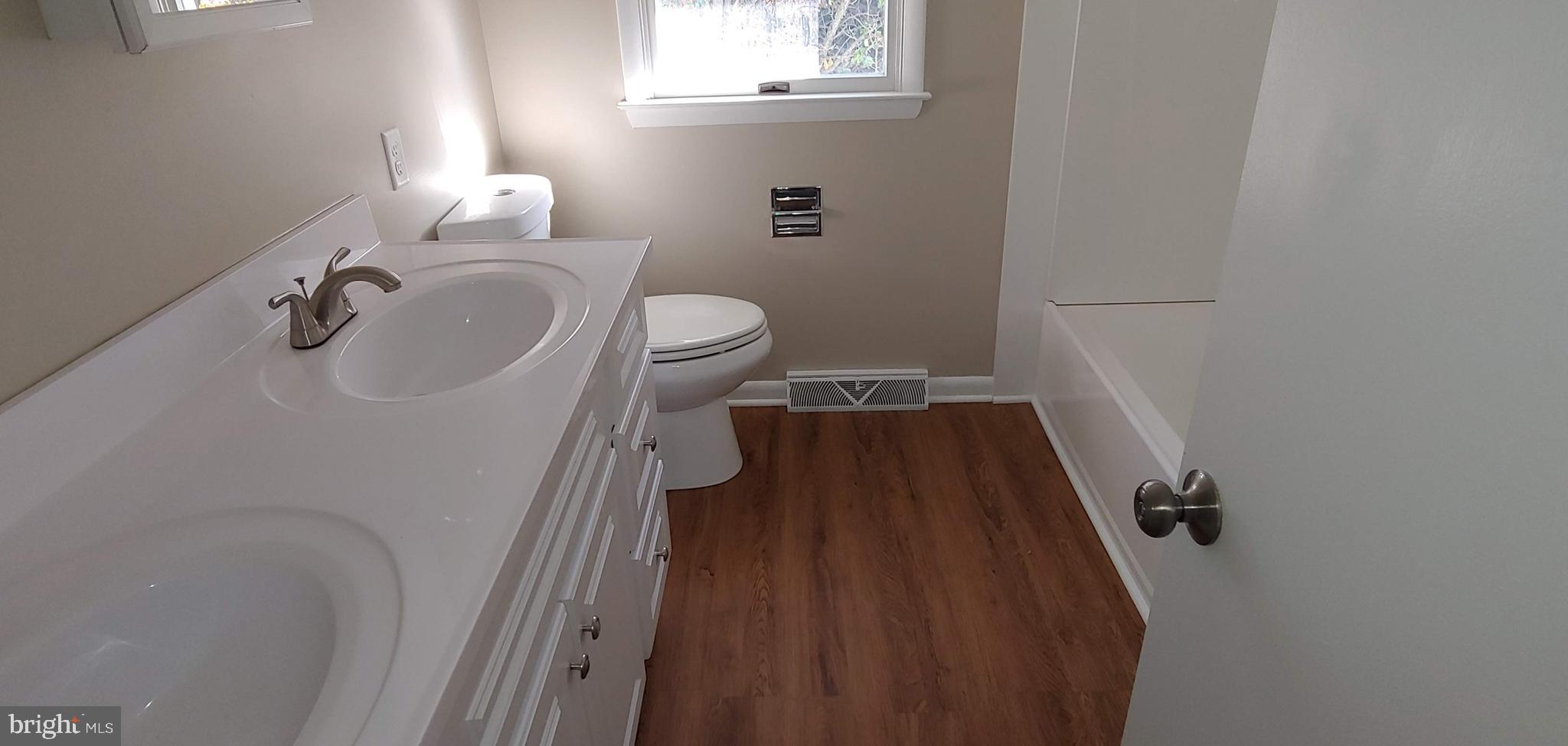 10 Courtleigh Place Reading, PA 19606 - Photo 11 of 15 Hall Bathroom