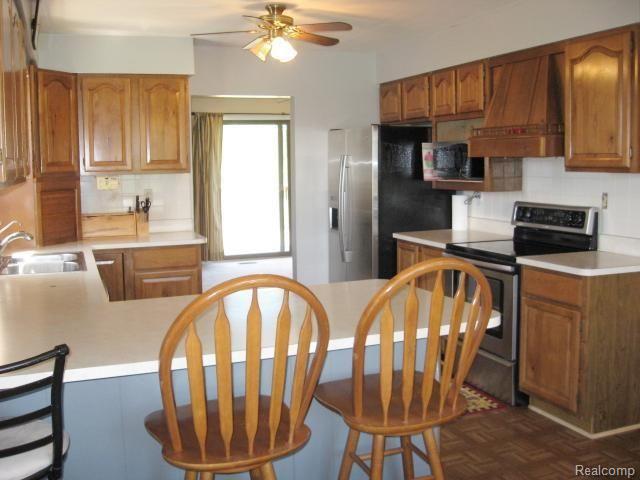 14410 Foley Road Capac, MI 48014 - Photo 7 of 25 Breakfast bar IMG_3701.jpg