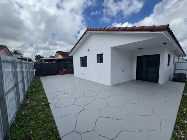 $599,999 | 2682 West 70th Place, Hialeah, FL 33016