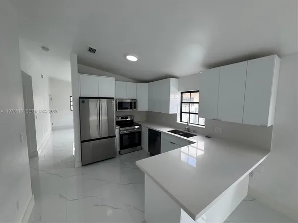 $599,999 | 2682 West 70th Place, Hialeah, FL 33016