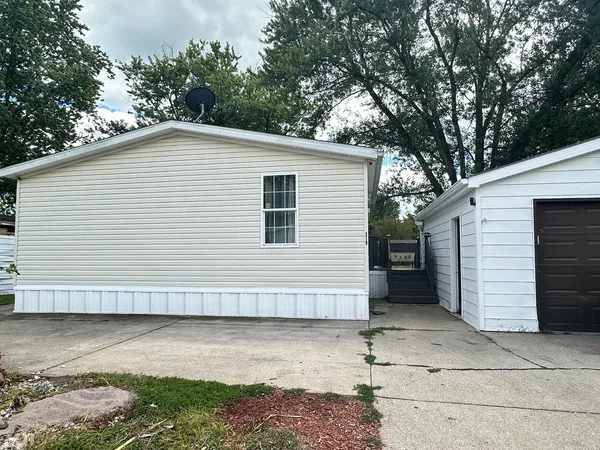 $65,000 | 319 Avenue F, Bloomington, IL 61704