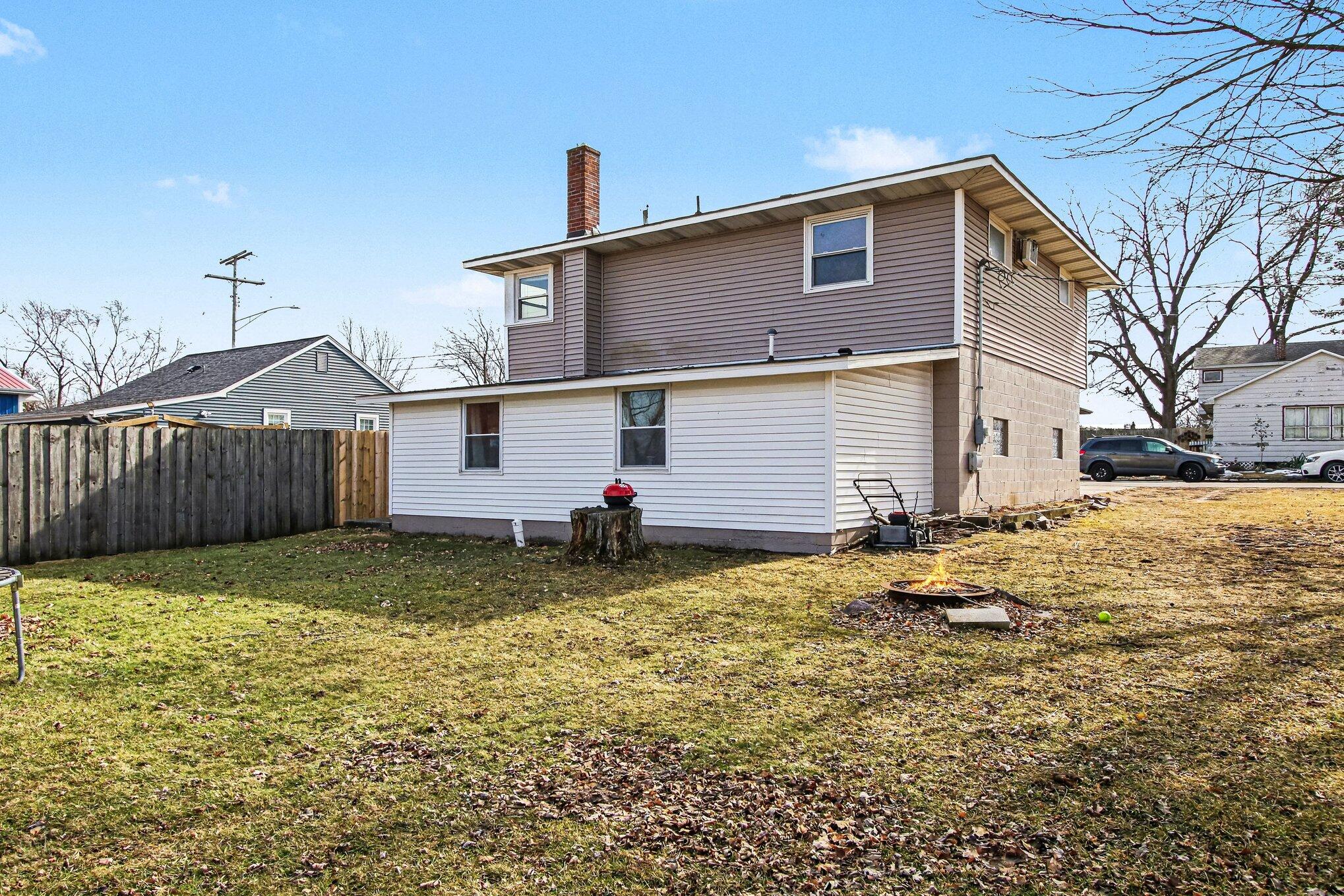 307 East Casey Street Hebron, IN 46341 - Photo 18 of 21 2038x1359