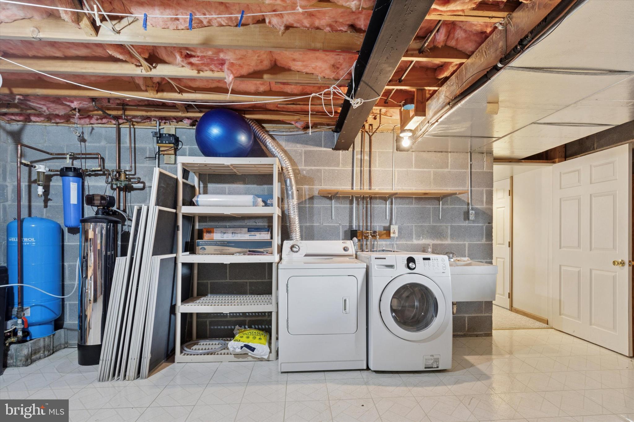 82 Starr Road Reading, PA 19608 - Photo 39 of 56 a utility room with dryer and washer