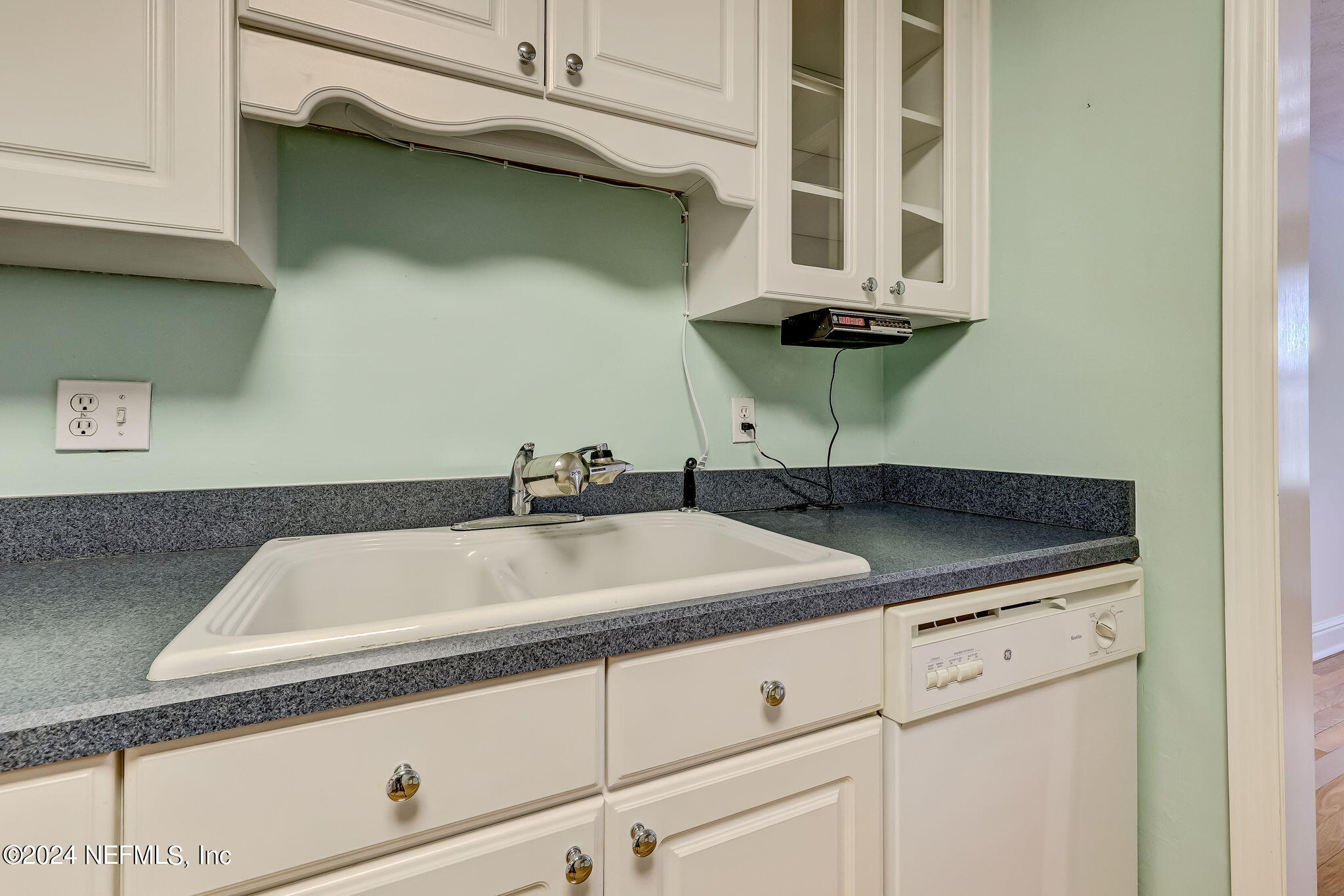 4358 Timuquana Road, Unit 143 Jacksonville, FL 32210 - Photo 13 of 33 12-web-or-mls-LR 4358 Timuquana Rd Unit