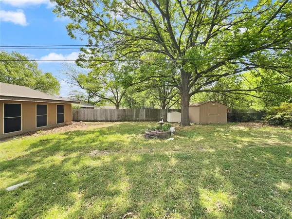 $1,900 | 609 Northwest Lorna Street, Burleson, TX 76028