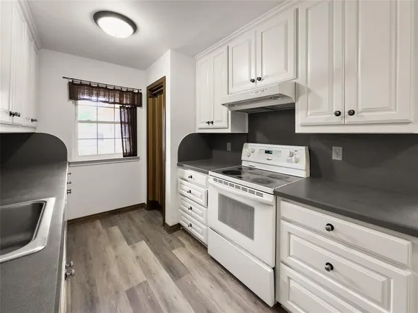 $1,900 | 609 Northwest Lorna Street, Burleson, TX 76028