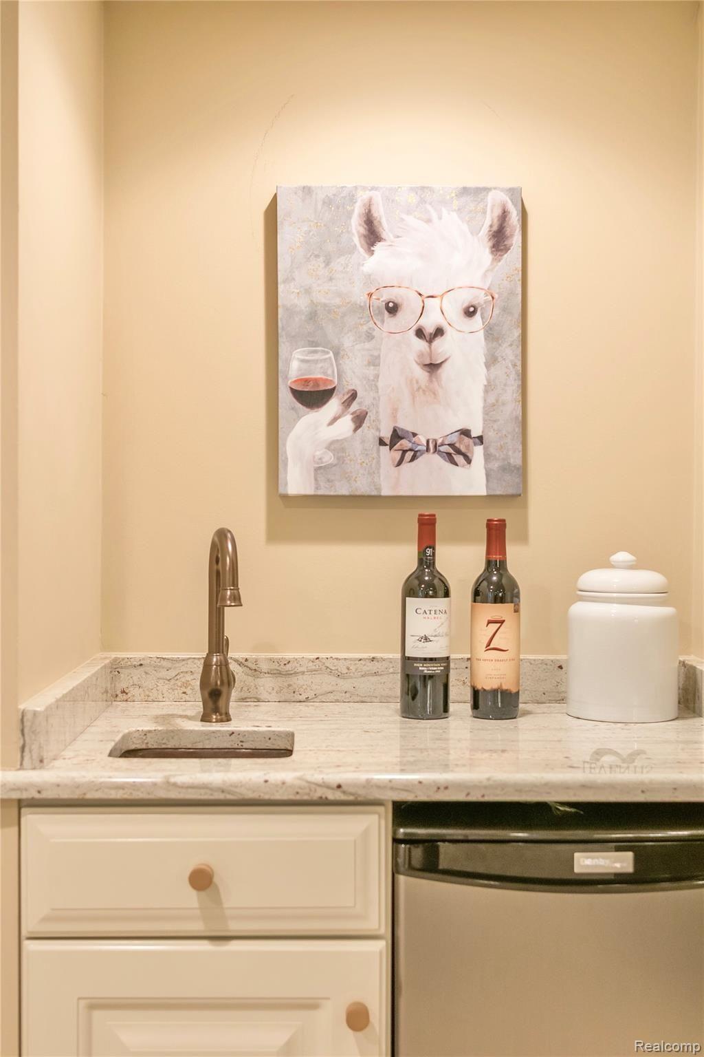 470 Lahser Road Bloomfield Hills, MI 48301 - Photo 19 of 26 Wet Bar