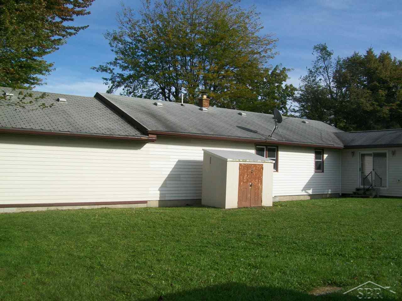 5809 Garfield Road Freeland, MI 48623 - Photo 9 of 12 31265523-8.JPG