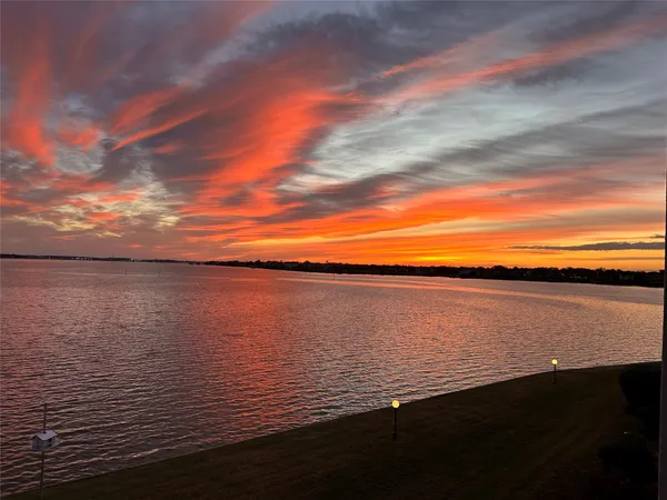 $339,000 | 351 Lakeside Lane, Unit 201, Nassau Bay, TX 77058