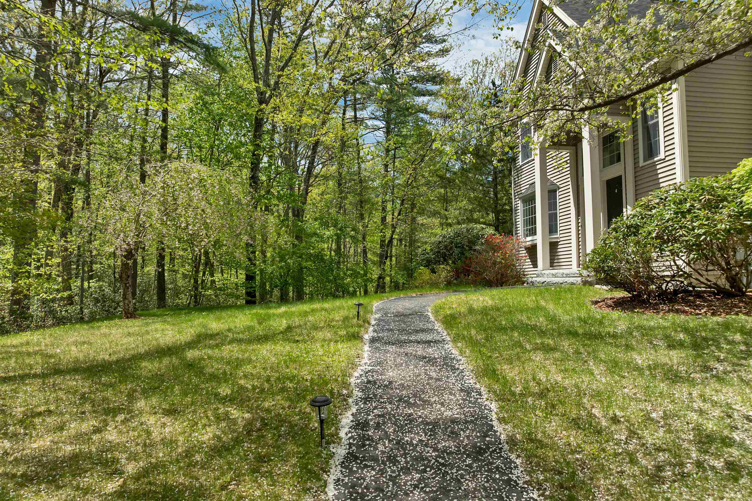 281 New Boston Road Bedford, NH 03110 - Photo 5 of 53