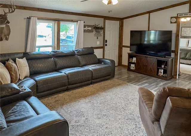 $350,000 | 21-26 Buckskin Drive, Linn Valley, KS 66040