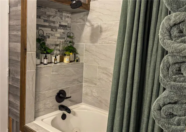 $350,000 | 21-26 Buckskin Drive, Linn Valley, KS 66040