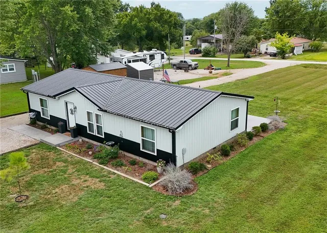 $350,000 | 21-26 Buckskin Drive, Linn Valley, KS 66040