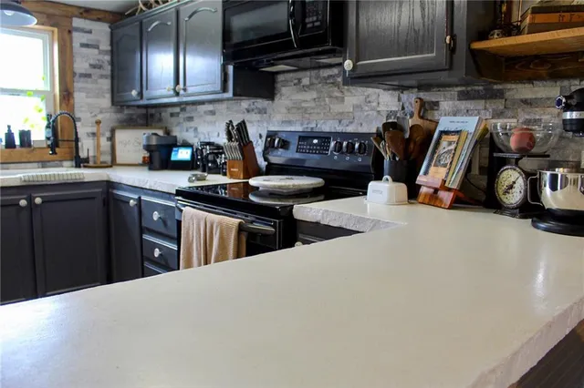 $350,000 | 21-26 Buckskin Drive, Linn Valley, KS 66040