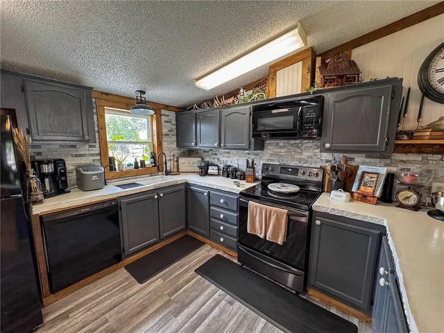 $350,000 | 21-26 Buckskin Drive, Linn Valley, KS 66040