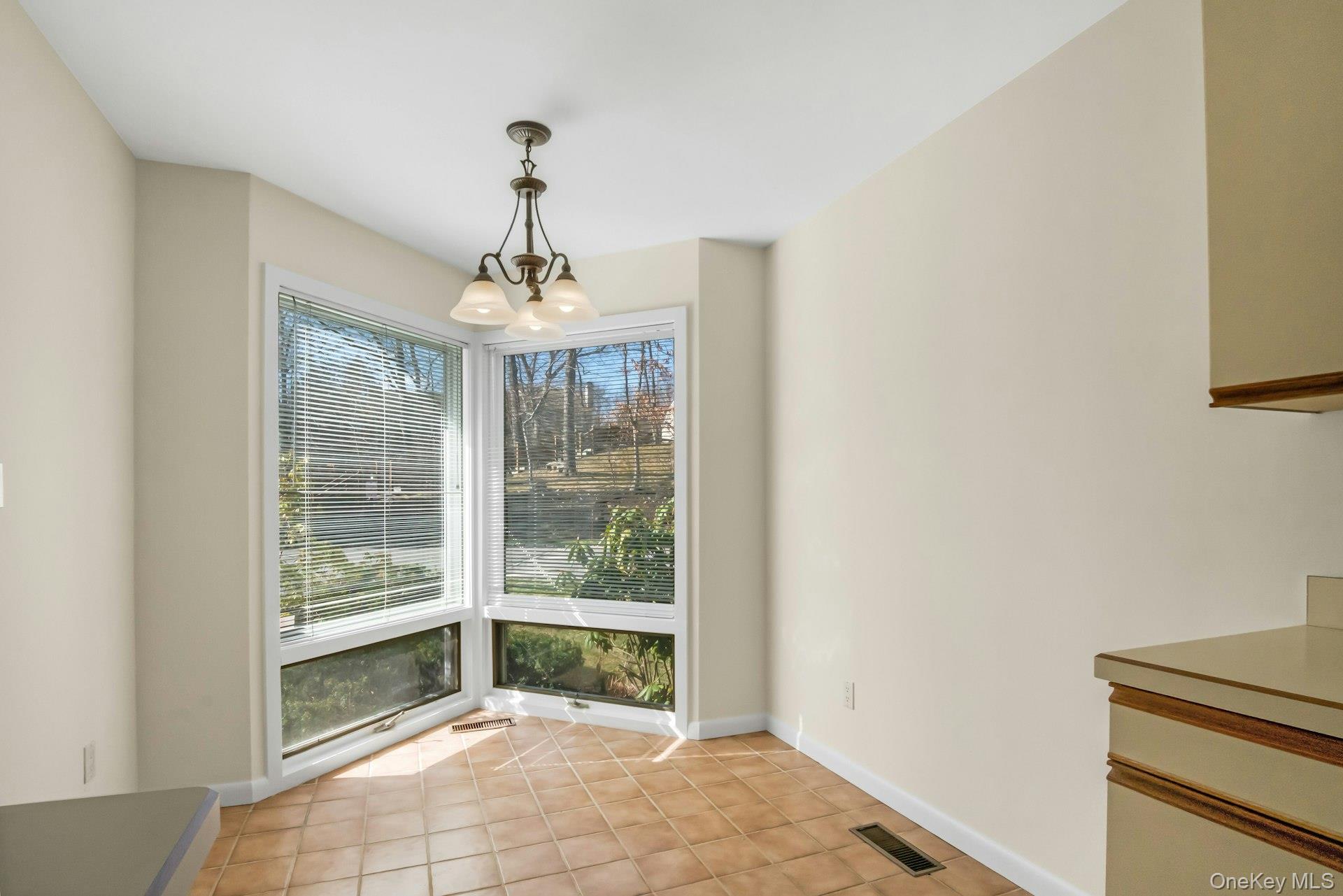 1 Spring Pond Drive, Unit 1 Ossining, NY 10562 - Photo 5 of 34 a very nice looking room with a large window