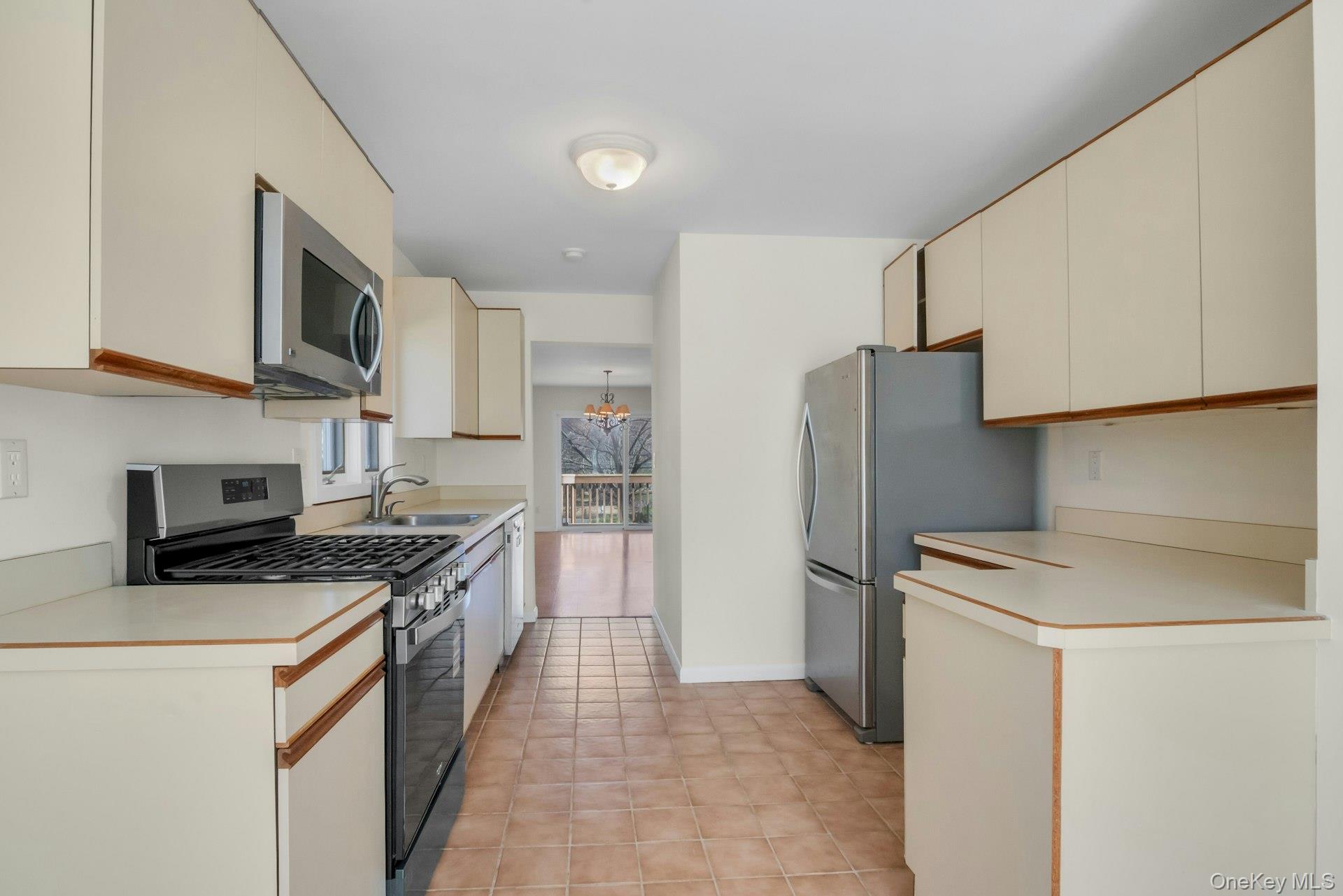 1 Spring Pond Drive, Unit 1 Ossining, NY 10562 - Photo 6 of 34 a kitchen with stainless steel appliances a refrigerator stove and microwave