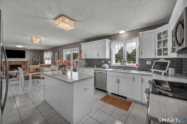 $794,900 | 14 Reservoir Drive, Wallingford, CT 06492