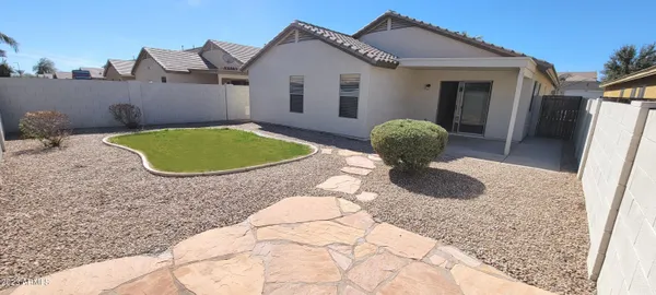 $1,895 | 1814 West Desert Hills Drive, San Tan Valley, AZ 85144