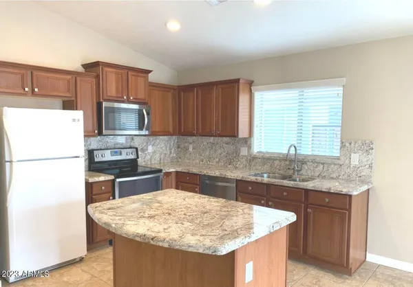 $1,895 | 1814 West Desert Hills Drive, San Tan Valley, AZ 85144