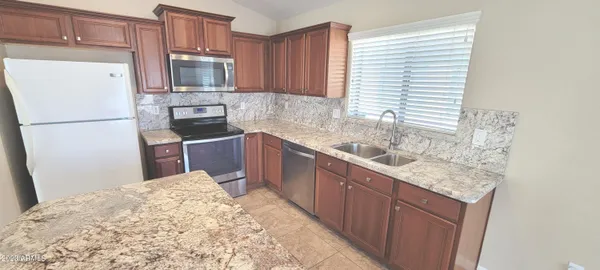 $1,895 | 1814 West Desert Hills Drive, San Tan Valley, AZ 85144