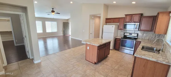 $1,895 | 1814 West Desert Hills Drive, San Tan Valley, AZ 85144