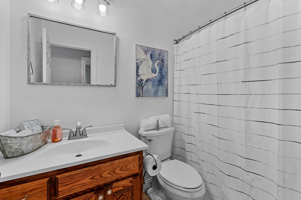 218 Pumphouse Road Greenwood, SC 29649 - Photo 15 of 35 Bathroom 2