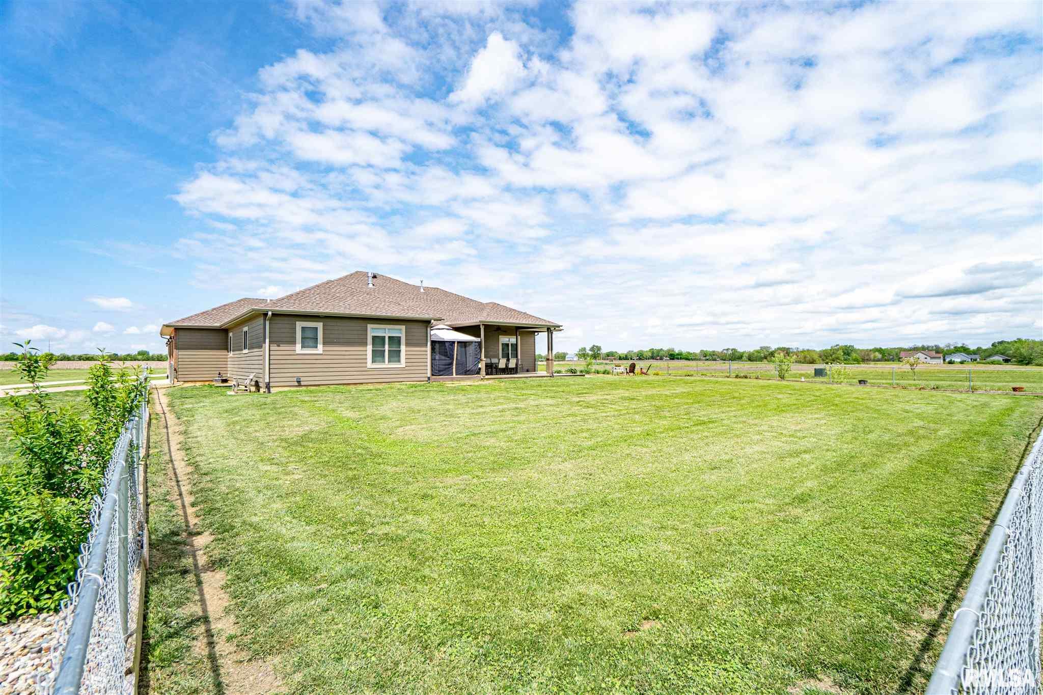150 California Road Pekin, IL 61554 - Photo 6 of 35
